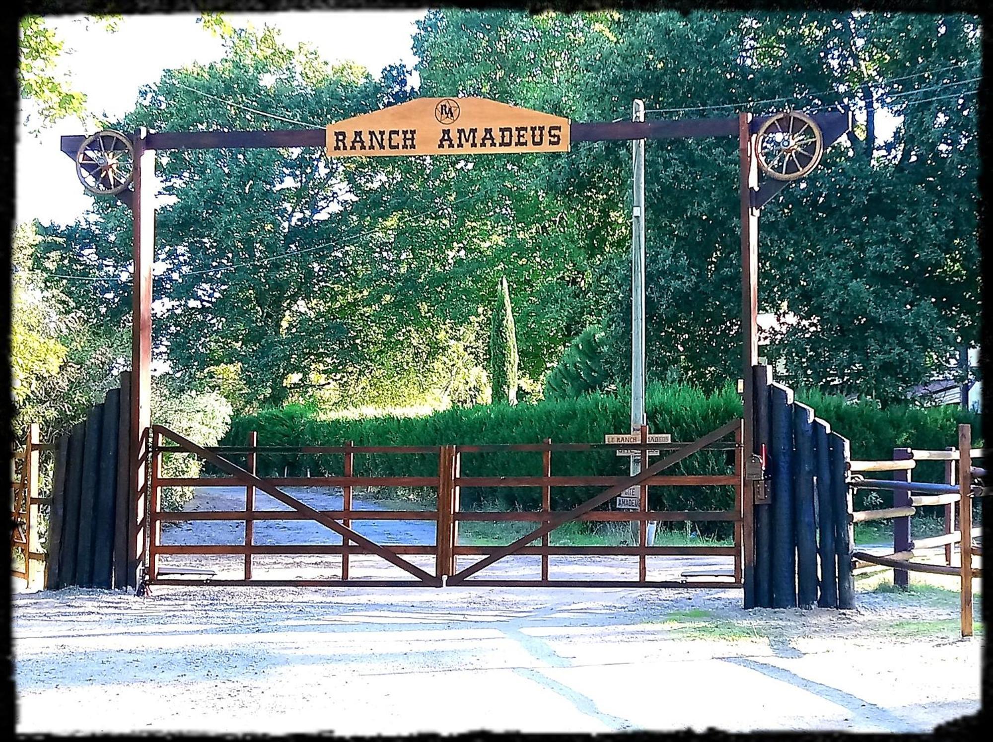 Le Ranch Amadeus Bed & Breakfast Saint-Paul-en-Born ภายนอก รูปภาพ